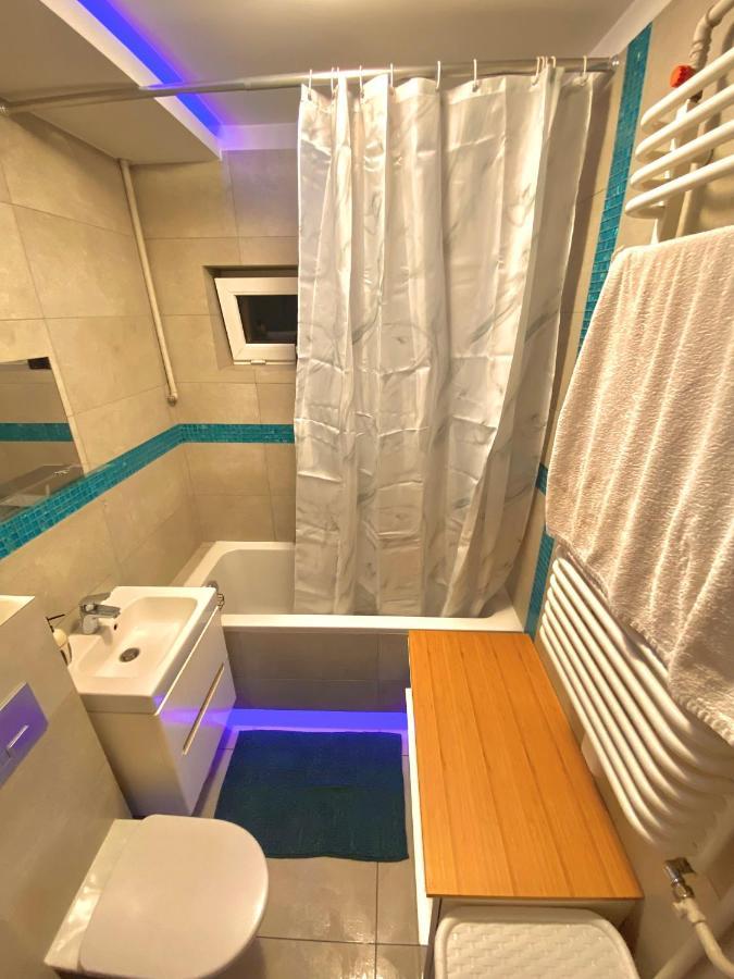 Entire Apartment In A Super Location - Cheap Monthly Rate Krasków Εξωτερικό φωτογραφία